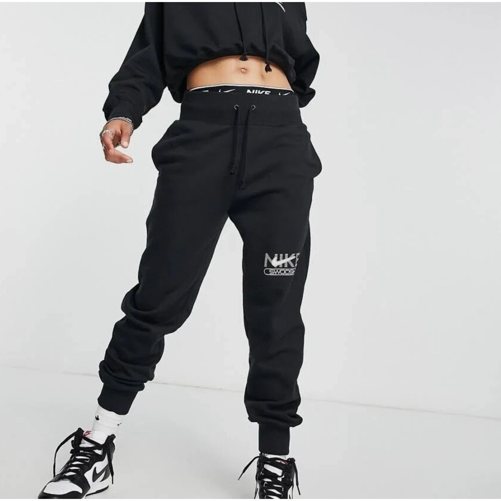 New WOMEN'S NIKE Sz Medium SPORTSWEAR SWOOSH Black White DR5615-010